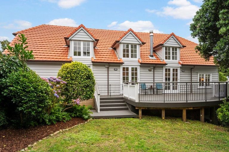 Photo of property in 5a Raroa Road, Kelburn, Wellington, 6012