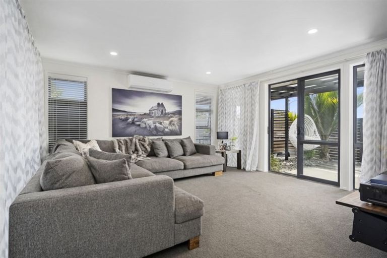 Photo of property in 18 Carrington Drive, Papamoa Beach, Papamoa, 3118