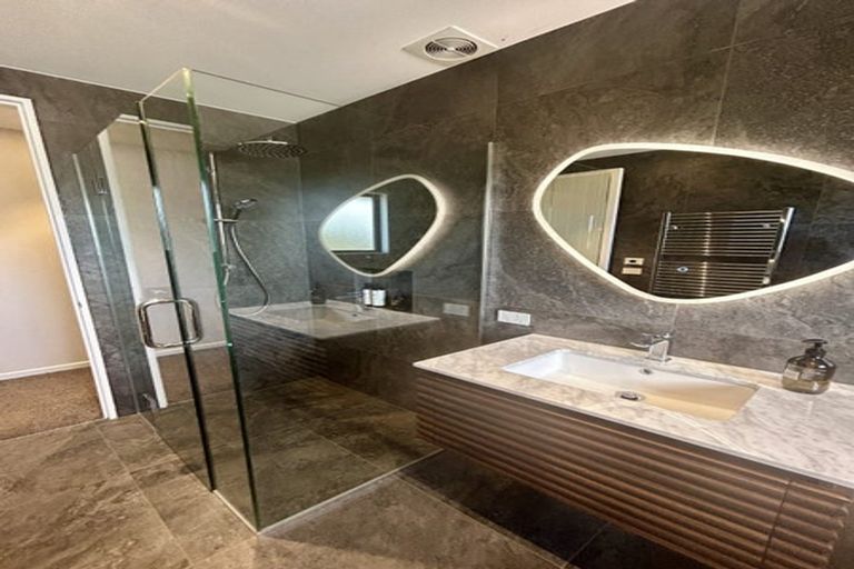 Photo of property in 5 Old Racecourse Road, Albert Town, Wanaka, 9305