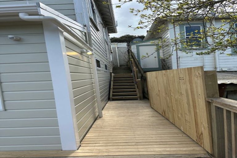 Photo of property in 7 Murray Street, Island Bay, Wellington, 6023