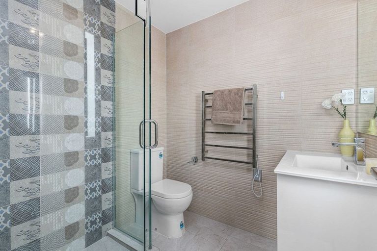 Photo of property in 4225b Great North Road, Glendene, Auckland, 0602