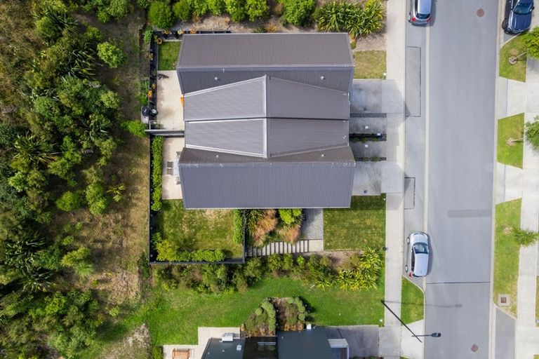 Photo of property in 7 Holystone Road, Whitby, Porirua, 5024