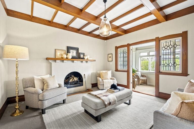 Photo of property in 17 Queen Street, Northcote Point, Auckland, 0627