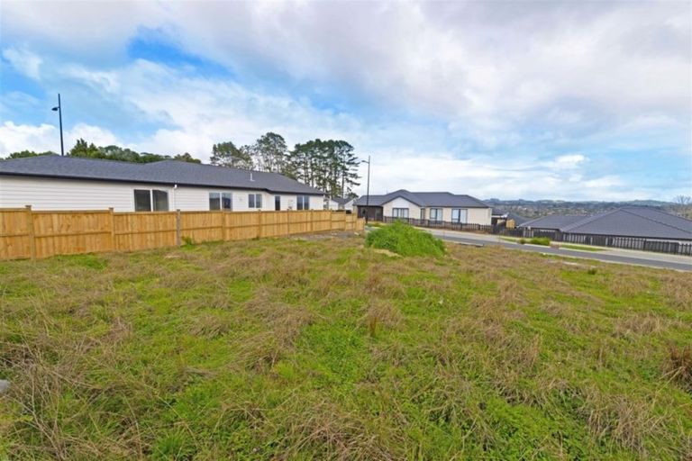 Photo of property in 27 Reserva Crescent, Kumeu, 0810