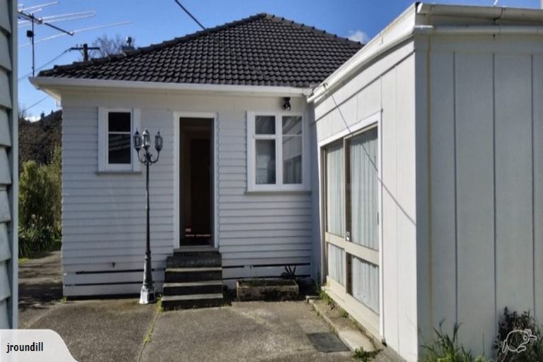 Photo of property in 18 Homedale Road, Wainuiomata, Lower Hutt, 5014