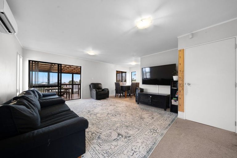Photo of property in 2/39 Templeton Place, Clendon Park, Auckland, 2103
