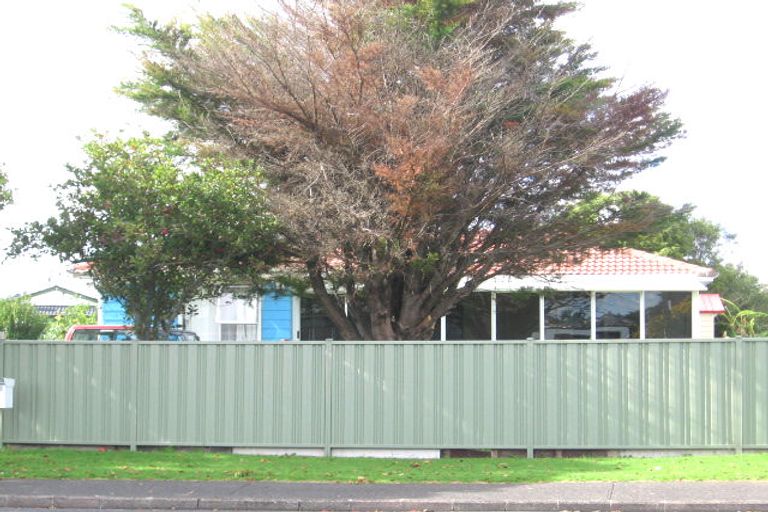 Photo of property in 122 Bruce Mclaren Road, Henderson, Auckland, 0612