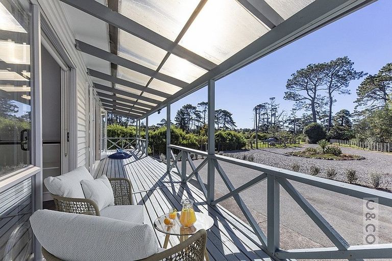 Photo of property in 231 Waitakere Road, Taupaki, Henderson, 0782