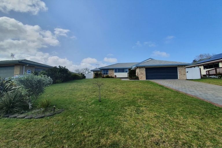 Photo of property in 60 Elsie Drive, Waiuku, 2123