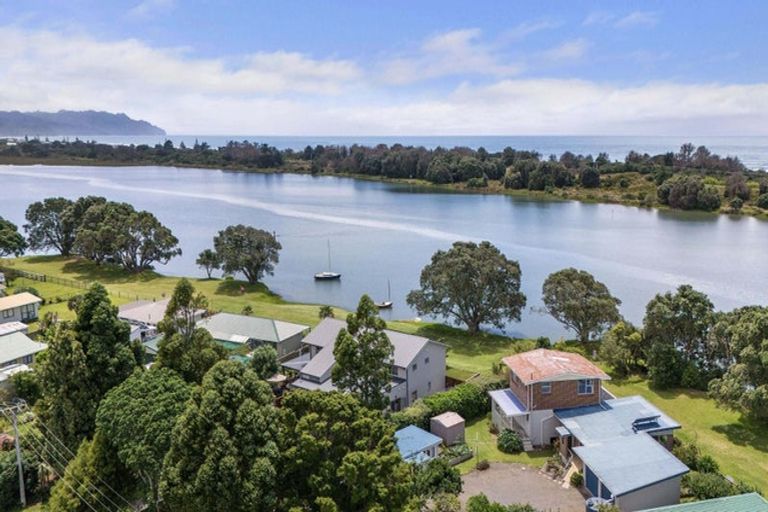 Photo of property in 10 Roretana Drive, Athenree, Katikati, 3177