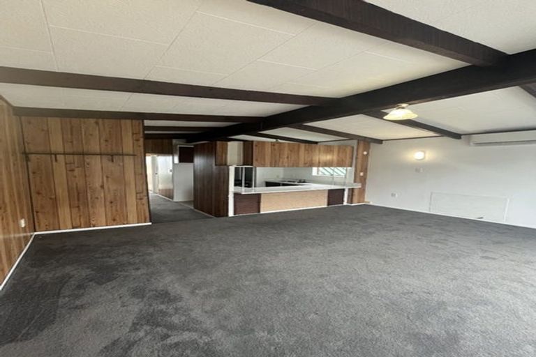 Photo of property in 2 Mervyn Place, Plimmerton, Porirua, 5026