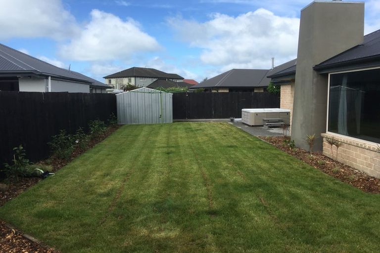 Photo of property in 26 Linkwater Way, Parklands, Christchurch, 8083