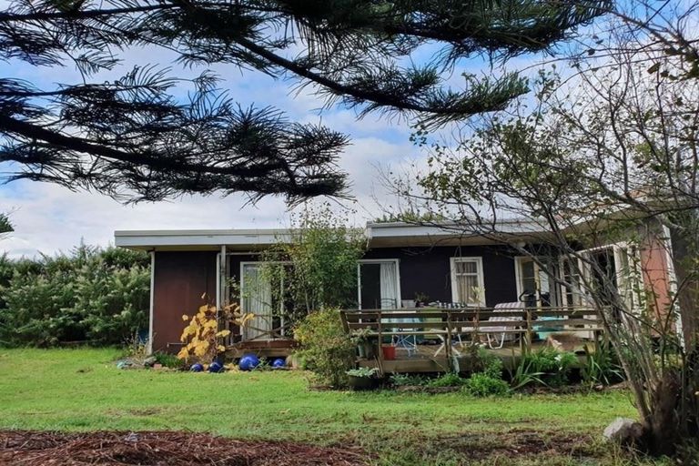 Photo of property in 17 Rangihiroa Street, Waikanae Beach, Waikanae, 5036