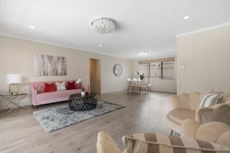 Photo of property in 8 Carisbrook Crescent, Papakura, 2110