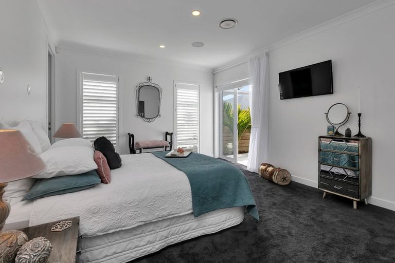 Photo of property in 13 Waitemata Drive, One Tree Point, 0118