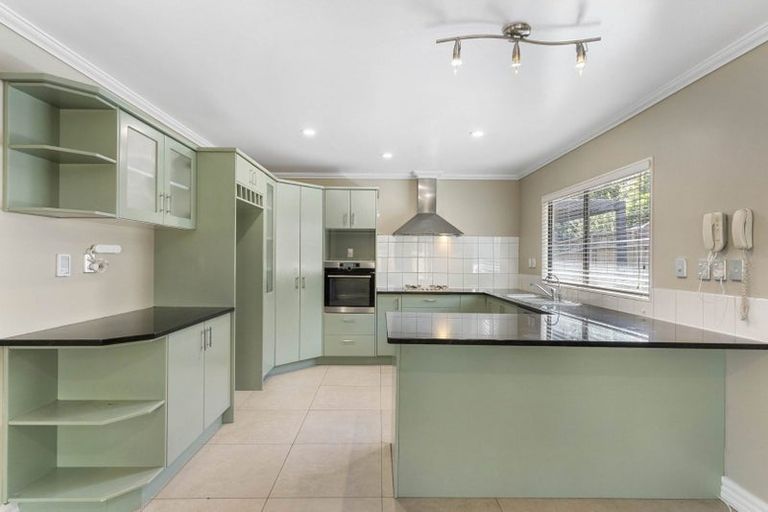 Photo of property in 30 Scarlet Oak Drive, Schnapper Rock, Auckland, 0632