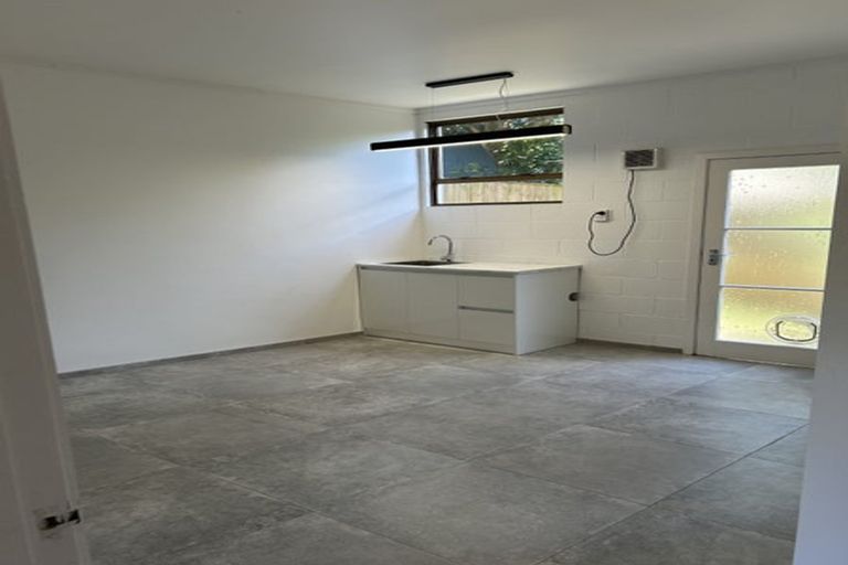 Photo of property in 72 Lynwood Road, New Lynn, Auckland, 0600