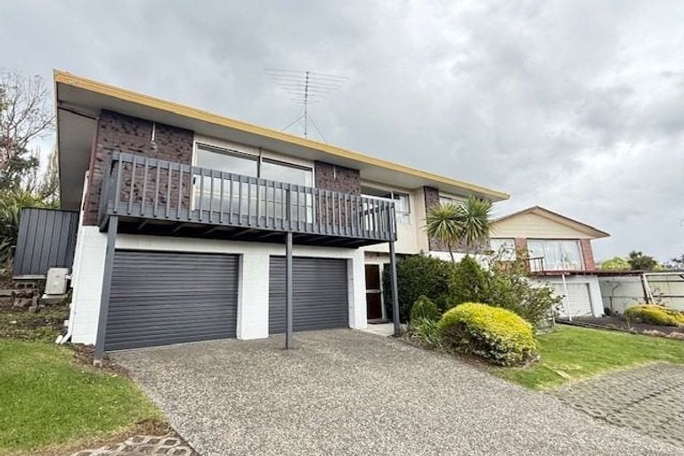 Photo of property in 70 Glencoe Road, Browns Bay, Auckland, 0630