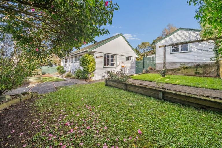 Photo of property in 1 Woolwich Close, Whitby, Porirua, 5024