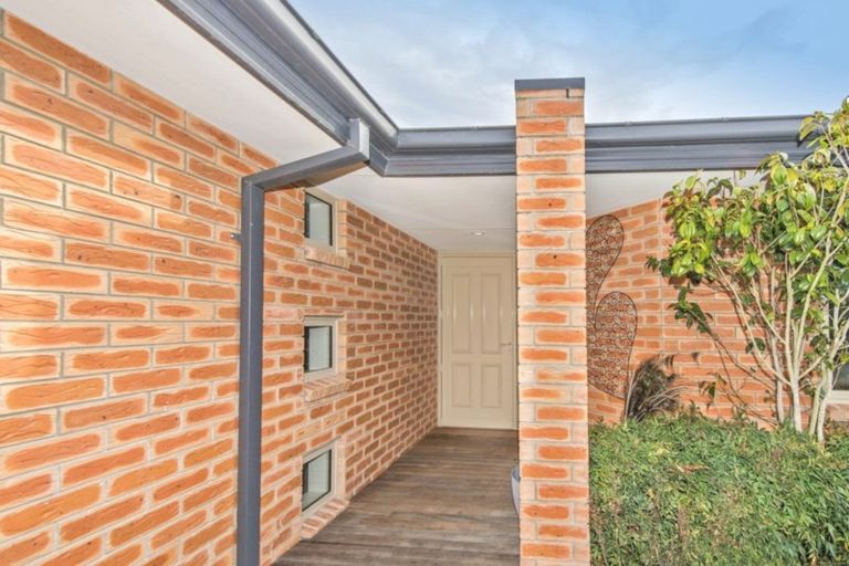 Photo of property in 6 Stanwood Grove, Darfield, 7510