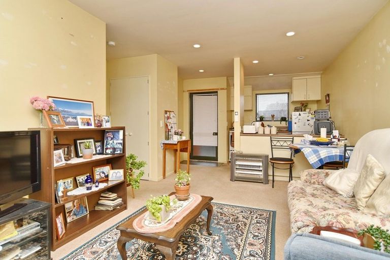 Photo of property in 214a Breezes Road, Aranui, Christchurch, 8061