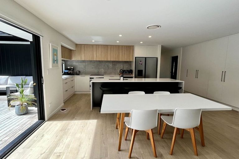 Photo of property in 7 Maraeariki Avenue, Orewa, 0931