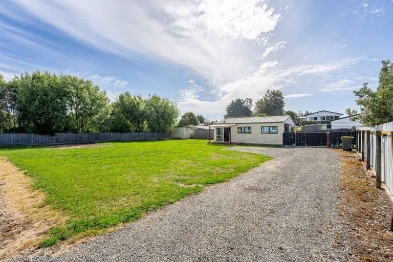 Photo of property in 6 Mavis Avenue, Waikawa Beach, Levin, 5573