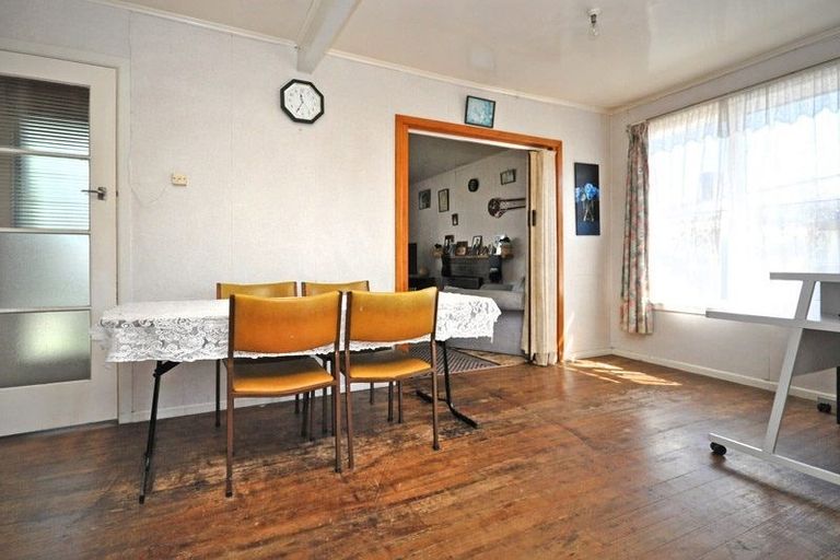 Photo of property in 122 Beaumonts Way, Manurewa, Auckland, 2102