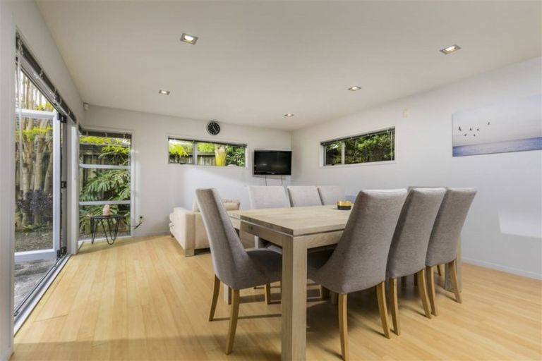 Photo of property in 8 Roy Maloney Drive, Henderson, Auckland, 0612