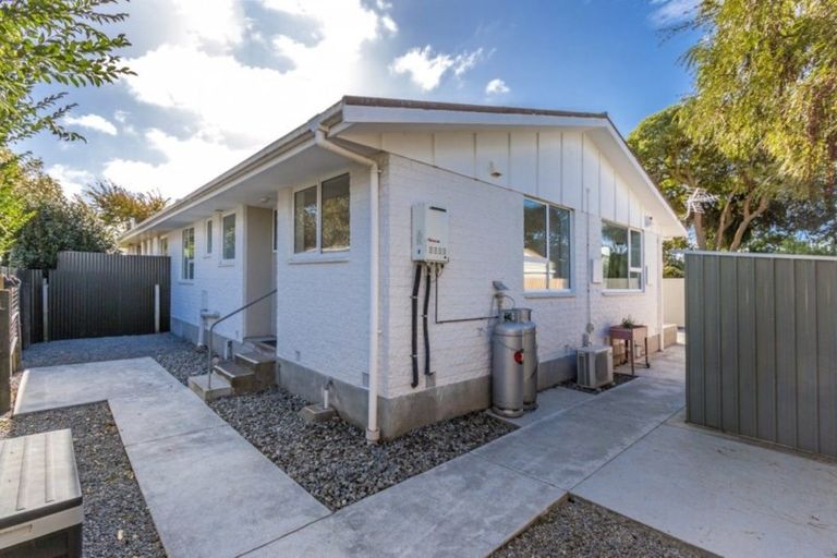 Photo of property in 17a Wades Avenue, Saint Martins, Christchurch, 8022