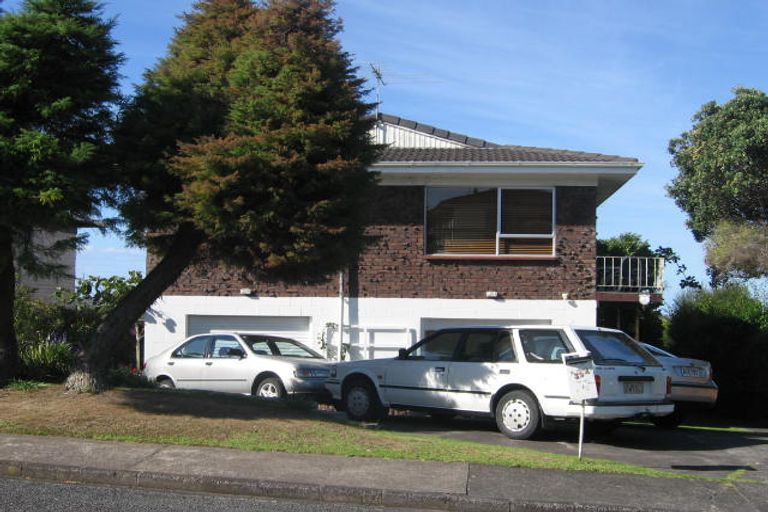 Photo of property in 2/39 Agincourt Street, Glenfield, Auckland, 0629