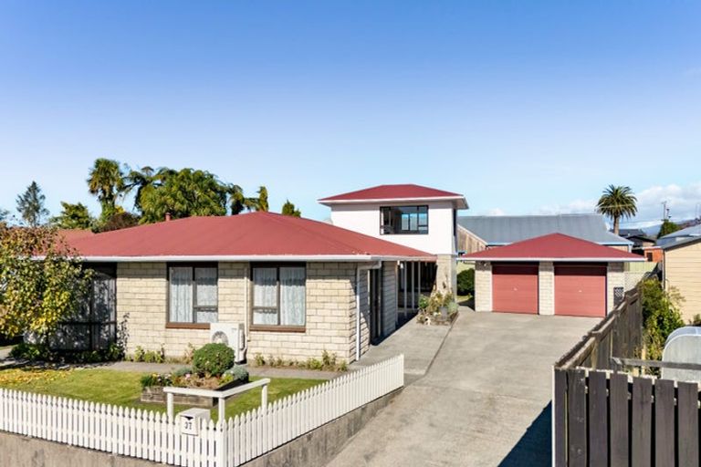 Photo of property in 37 Kowhai Street, Inglewood, 4330