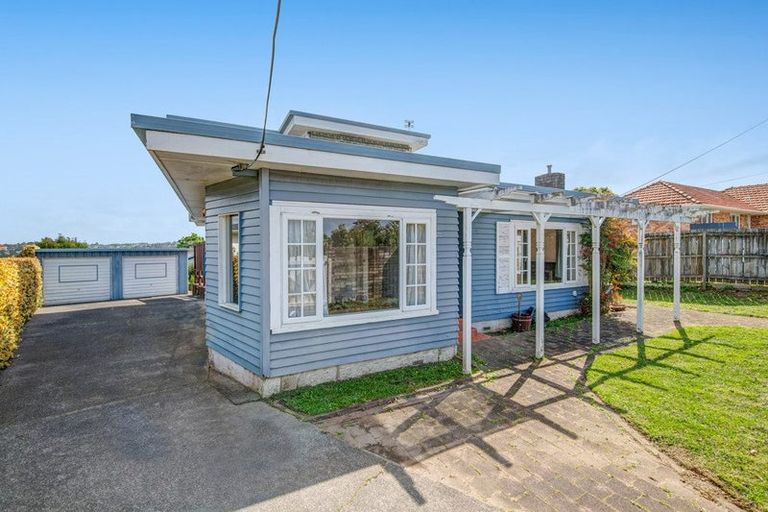 Photo of property in 330 East Coast Road, Sunnynook, Auckland, 0632