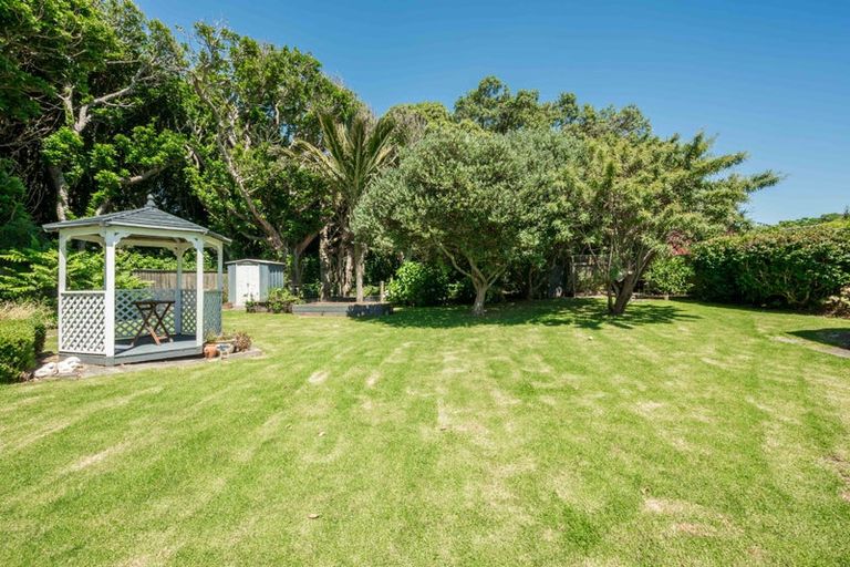 Photo of property in 81 Nimmo Avenue East, Waikanae, 5036