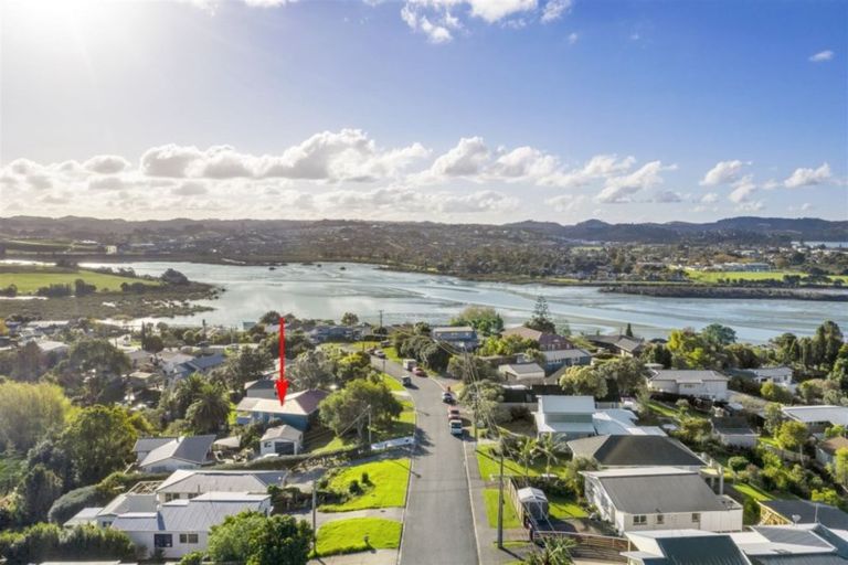 Photo of property in 28 Moffat Road, Red Beach, 0932