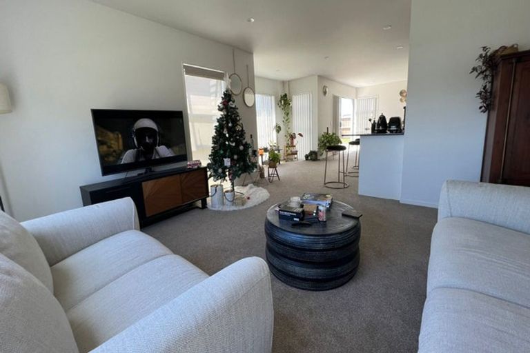 Photo of property in 10 Aeronautic Road, Takanini, 2112