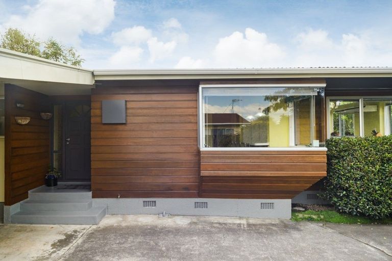 Photo of property in 6 Dunk Place, Milson, Palmerston North, 4414