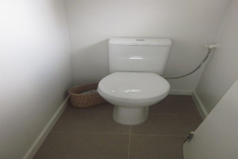 Photo of property in 458 Glenfield Road, Glenfield, Auckland, 0629