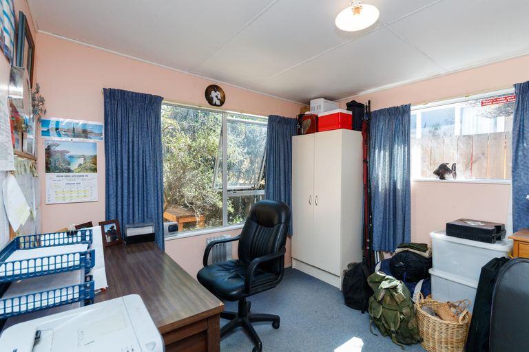 Photo of property in 3 Adams Place, Kelvin Grove, Palmerston North, 4414