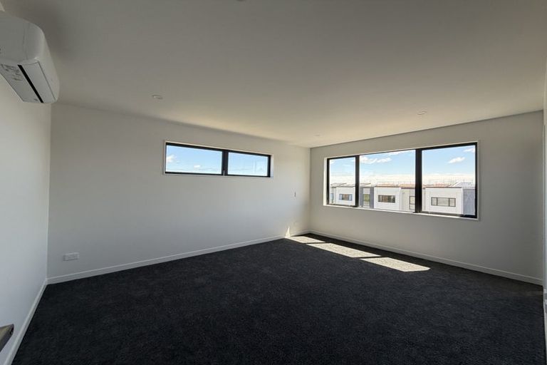Photo of property in 18 Mataitai Road, Hobsonville, 0618