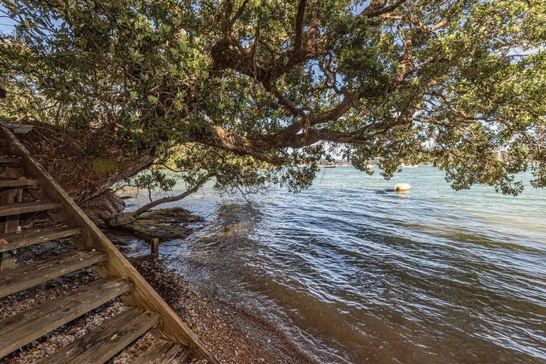 Photo of property in 14 Kakapu Road, Okiato, Russell, 0272