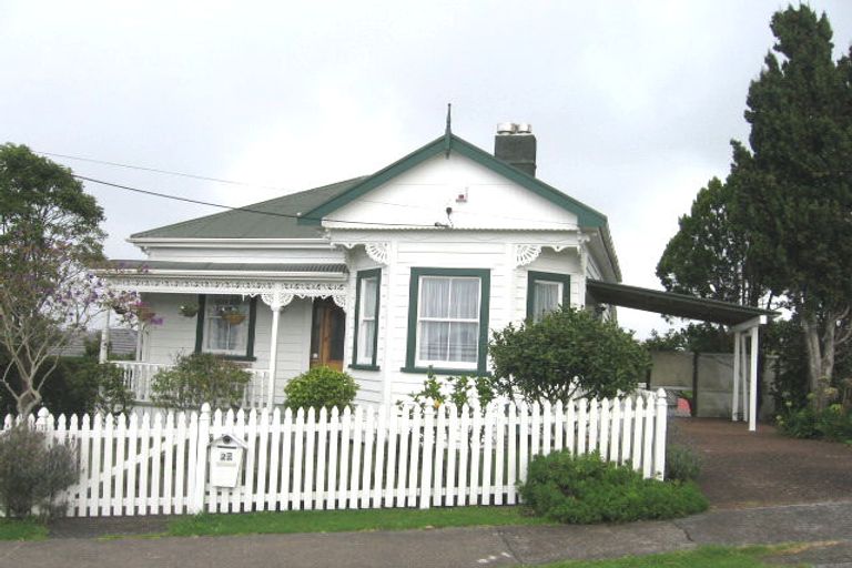 Photo of property in 25 Huka Road, Birkenhead, Auckland, 0626
