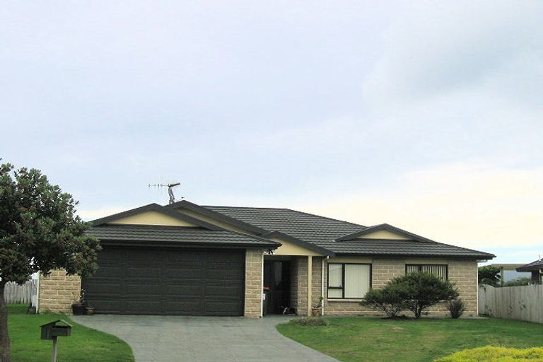 Photo of property in 9 Takahe Drive, Paraparaumu Beach, Paraparaumu, 5032
