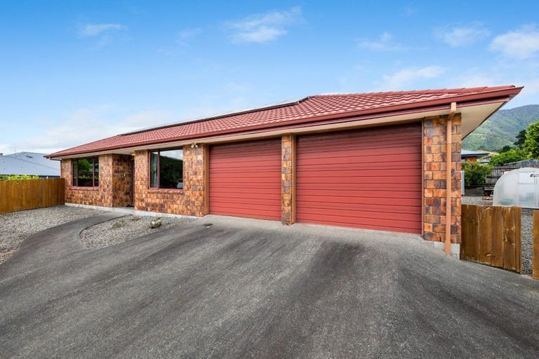 Photo of property in 20 Glentui Place, Waikawa, Picton, 7220