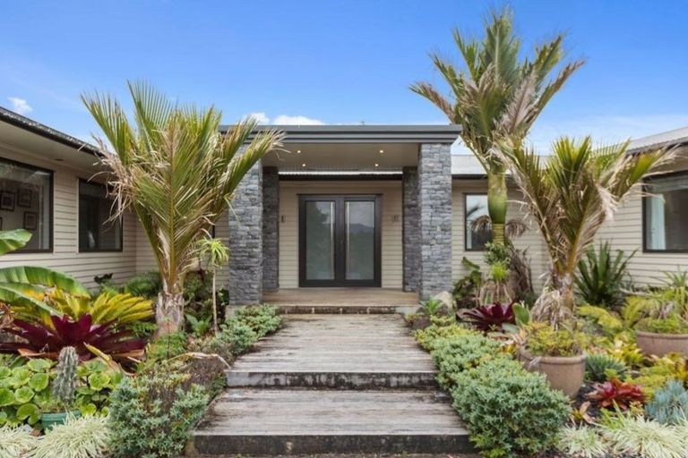 Photo of property in 35 Holdens Road, Henderson, Auckland, 0612