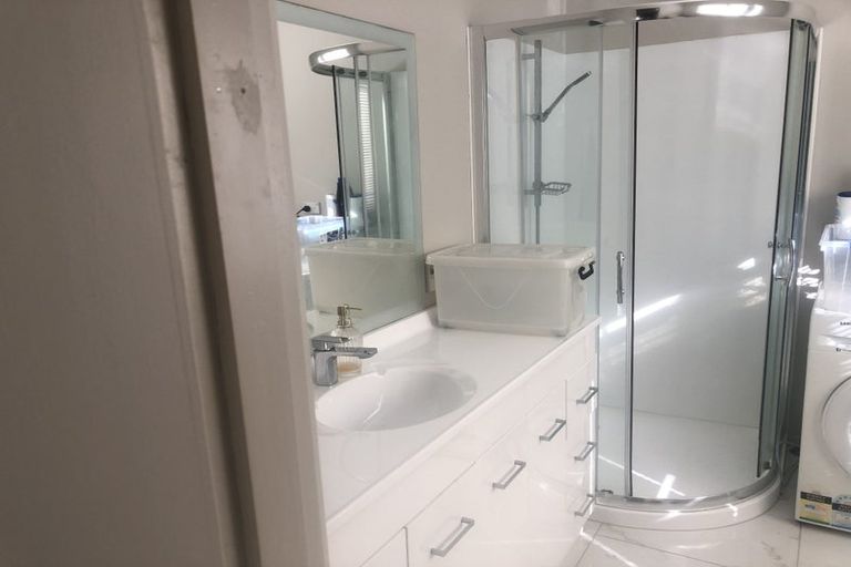 Photo of property in 24a East Coast Road, Milford, Auckland, 0620