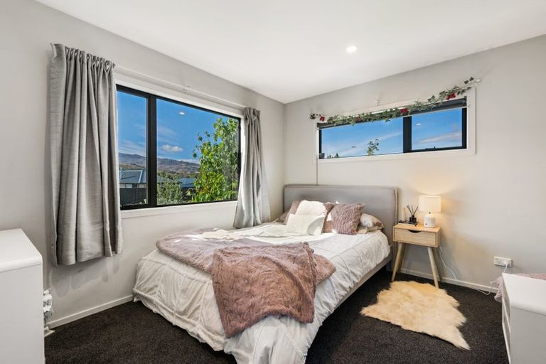 Photo of property in 71 Stratford Drive, Mount Pisa, Cromwell, 9383