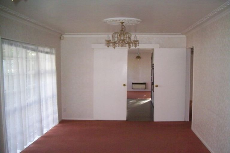 Photo of property in 2 Framalda Place, Conifer Grove, Takanini, 2112