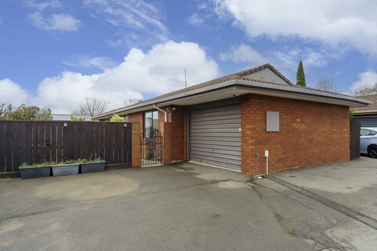Photo of property in 1/25 La Perouse Place, Northcote, Christchurch, 8052