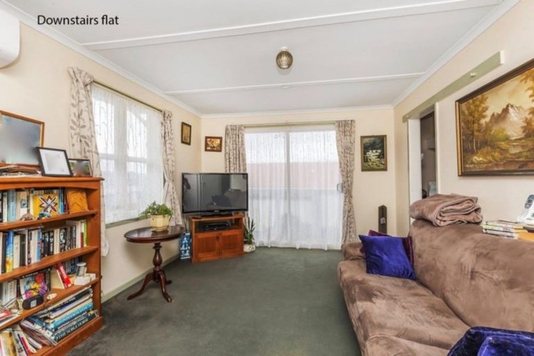 Photo of property in 21 Akaroa Drive, Maupuia, Wellington, 6022